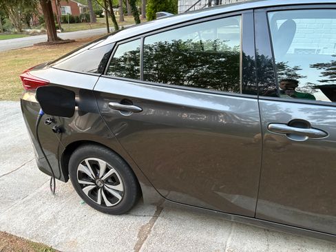 Used 2017 Toyota Prius Prime Premium image 15