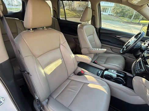 Used 2022 Honda Pilot Elite image 9