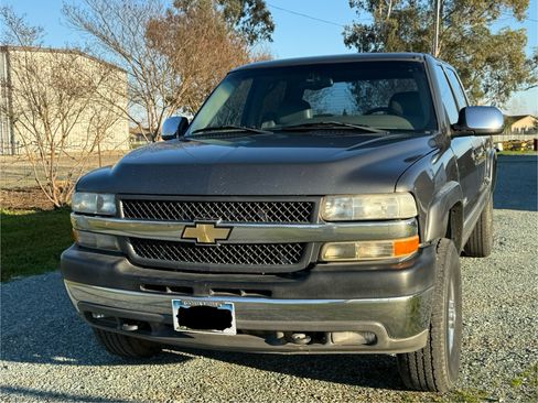 Used 2001 Chevrolet Silverado 2500 LS w/ Off-Road Skid Plate Pkg image 2