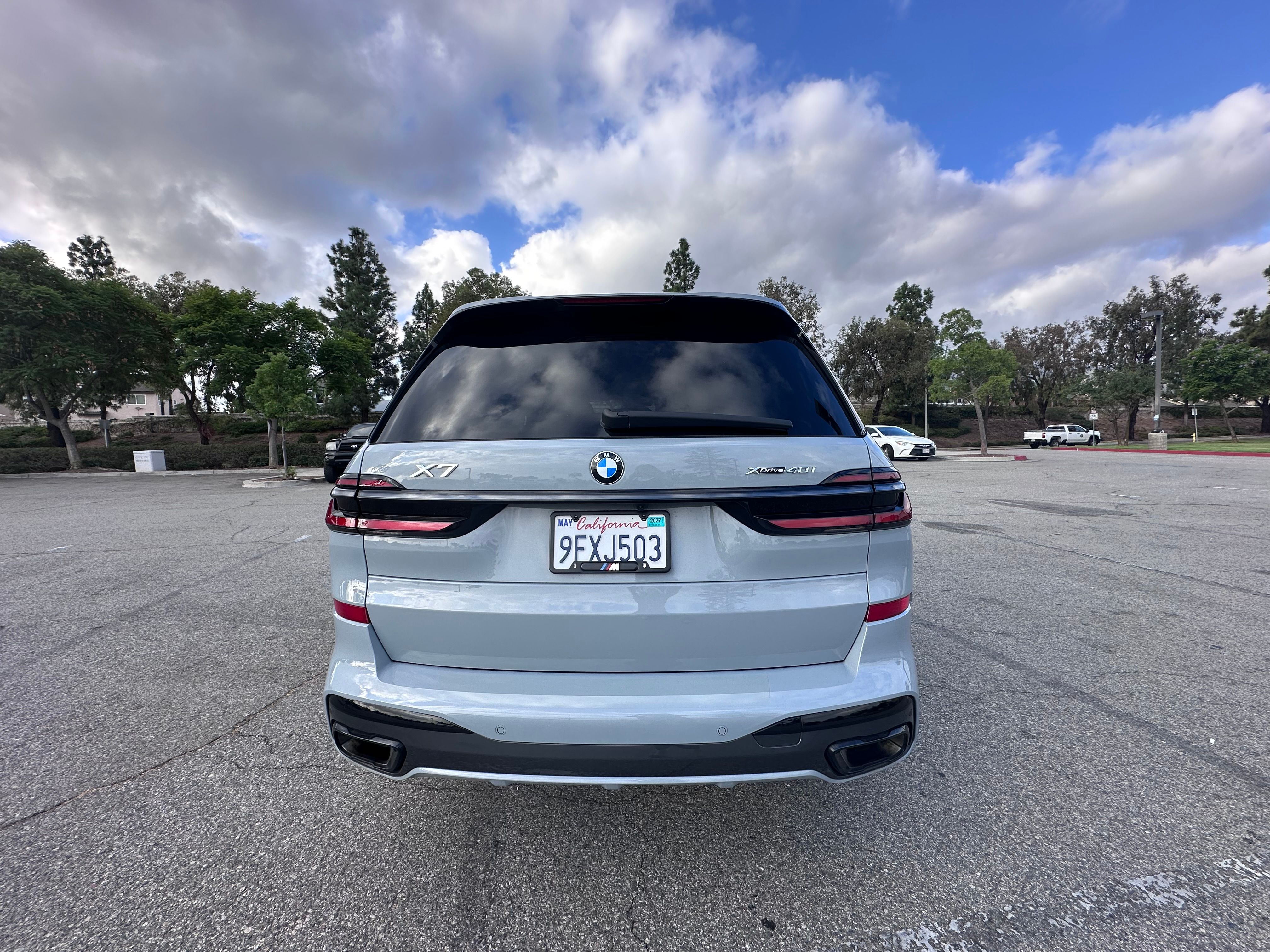 Used 2024 BMW X7 xDrive40i w/ M Sport Package AWD/4WD image 2