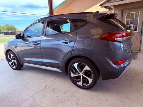 Used 2018 Hyundai Tucson Value FWD image 2