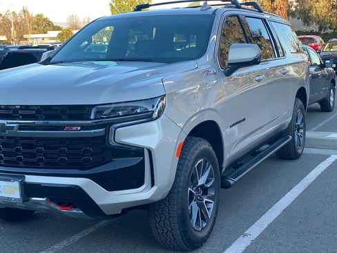 Used 2022 Chevrolet Suburban Z71 w/ Luxury Package image 4