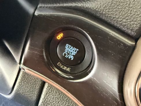 Used 2014 Jeep Grand Cherokee Limited w/ Luxury Group II image 13