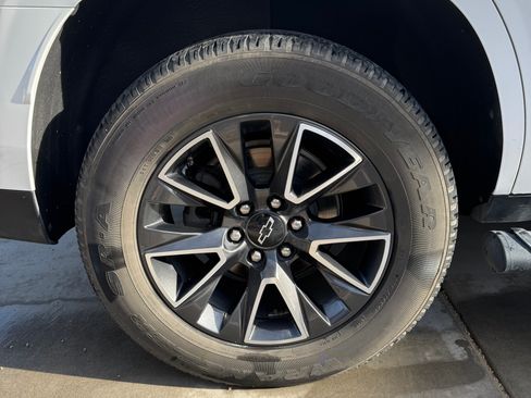 Used 2022 Chevrolet Tahoe Z71 w/ Luxury Package image 16