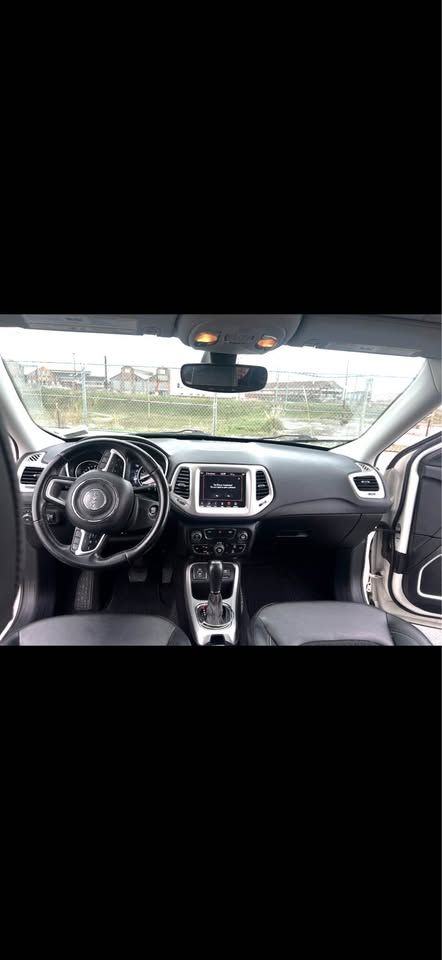 Used 2020 Jeep Compass Latitude w/ Popular Equipment Group FWD image 2