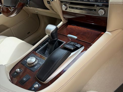 Used 2014 Lexus LS 460 AWD image 25
