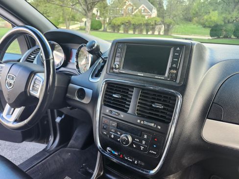 Used 2012 Dodge Grand Caravan R/T w/ Driver Convenience Group image 21