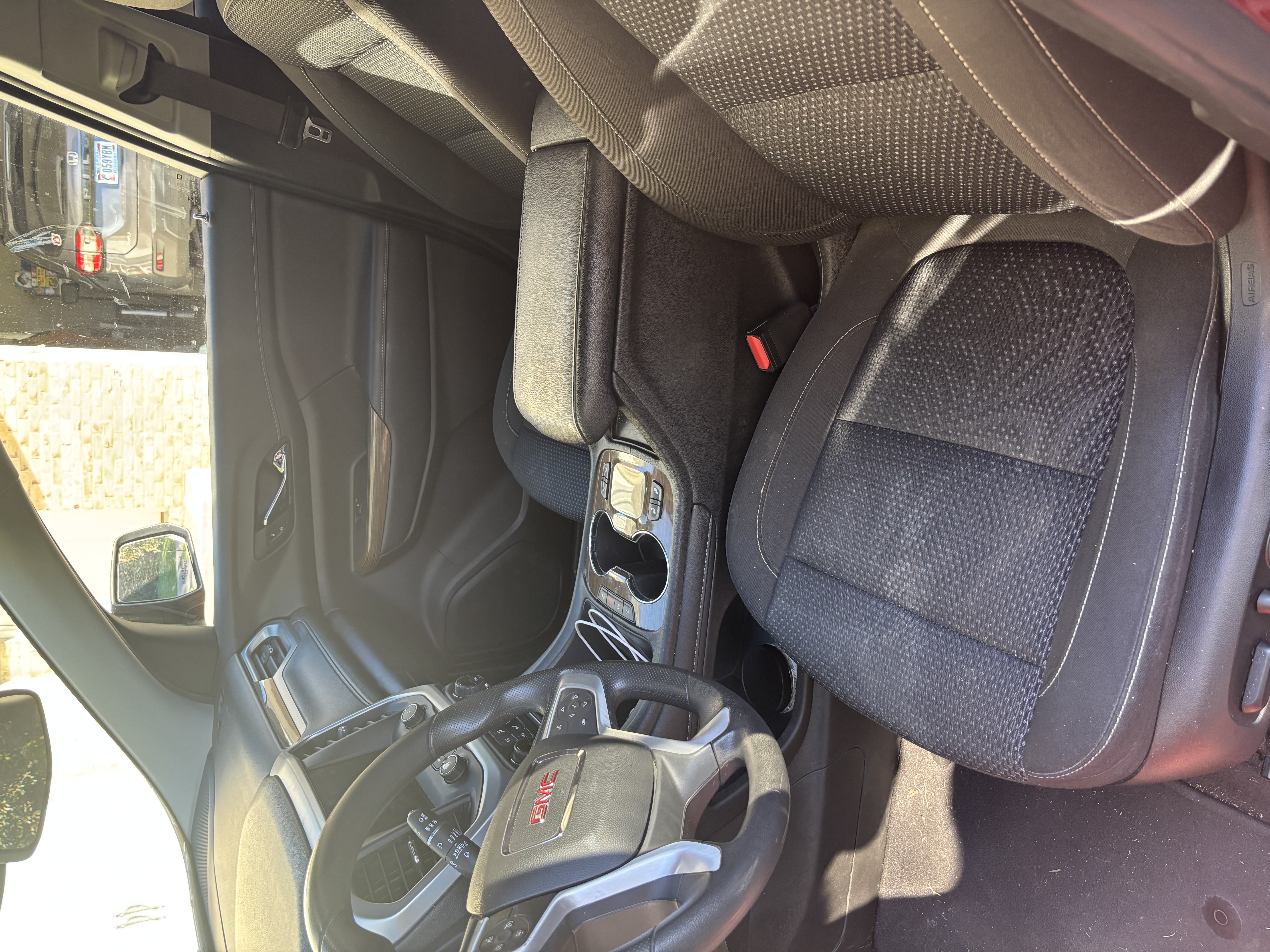 Used 2021 GMC Acadia SLE w/ Driver Convenience Package FWD image 2