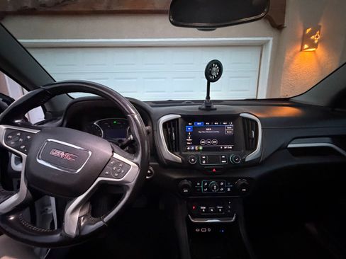 Used 2021 GMC Terrain SLT image 10