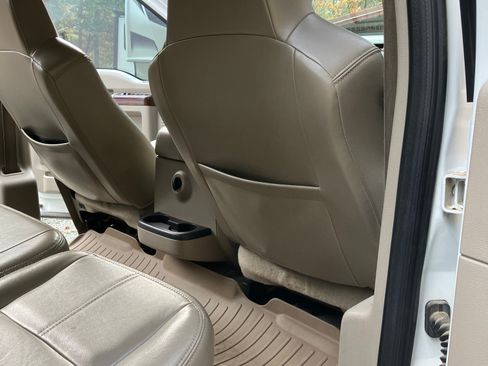 Used 2010 Ford F250 Lariat image 9