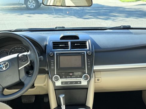 Used 2013 Toyota Camry LE image 6