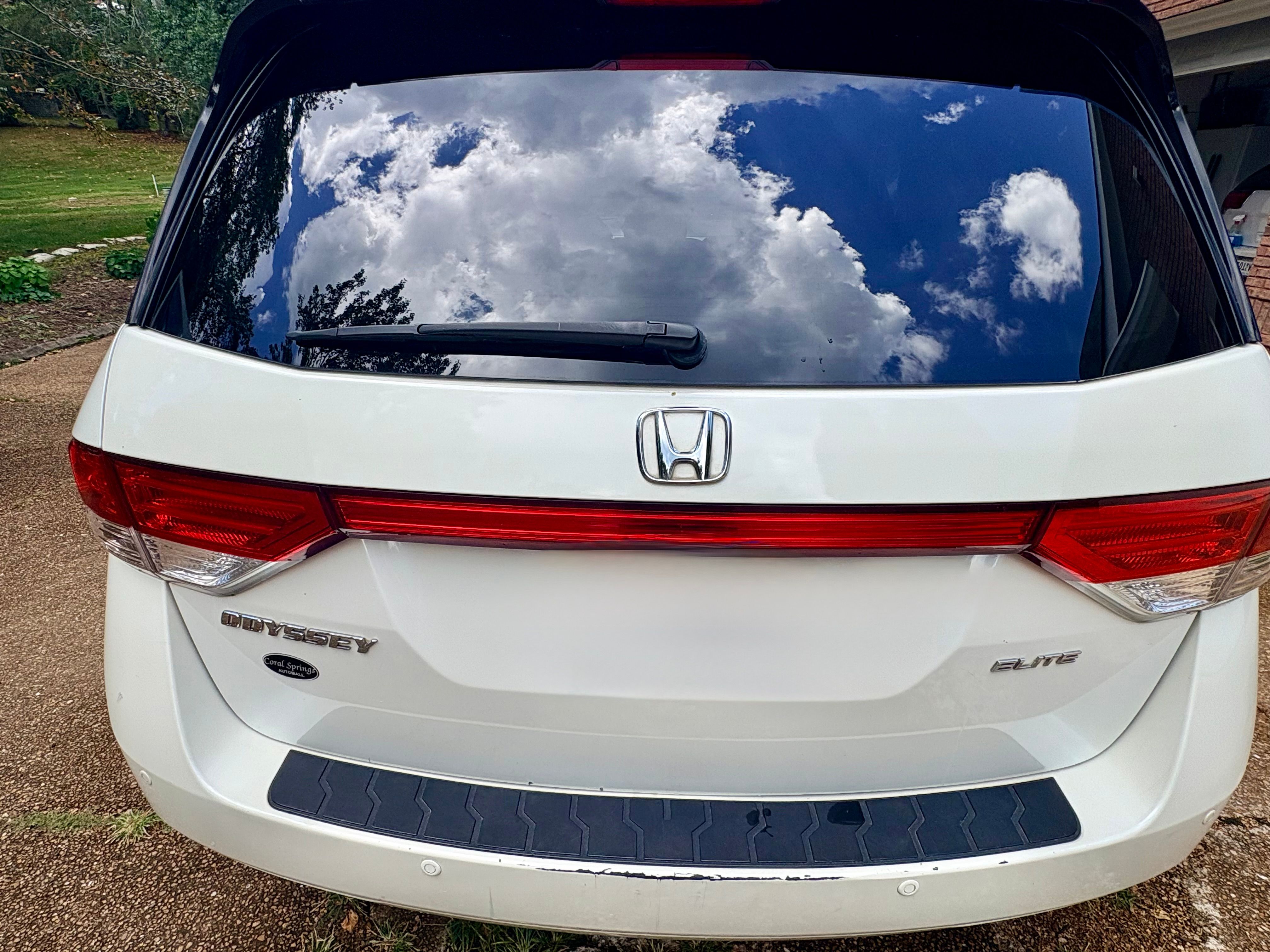 Used 2014 Honda Odyssey Touring Elite image 2