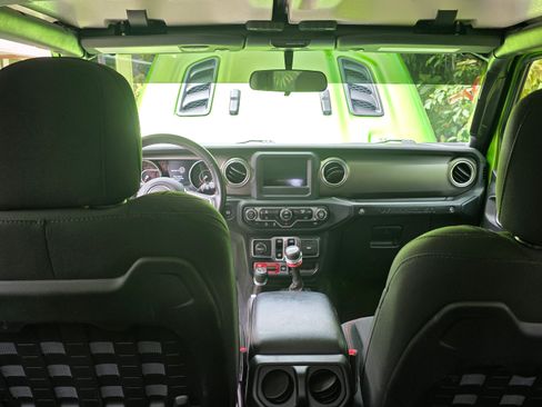 Used 2018 Jeep Wrangler Rubicon AWD/4WD image 31