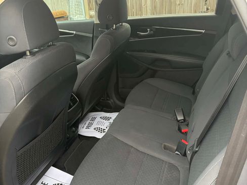Used 2018 Kia Sorento LX image 11