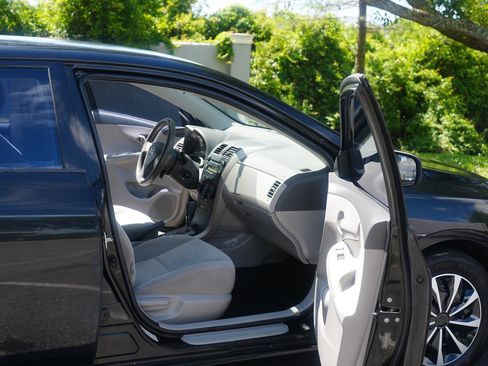 Used 2010 Toyota Corolla LE image 5