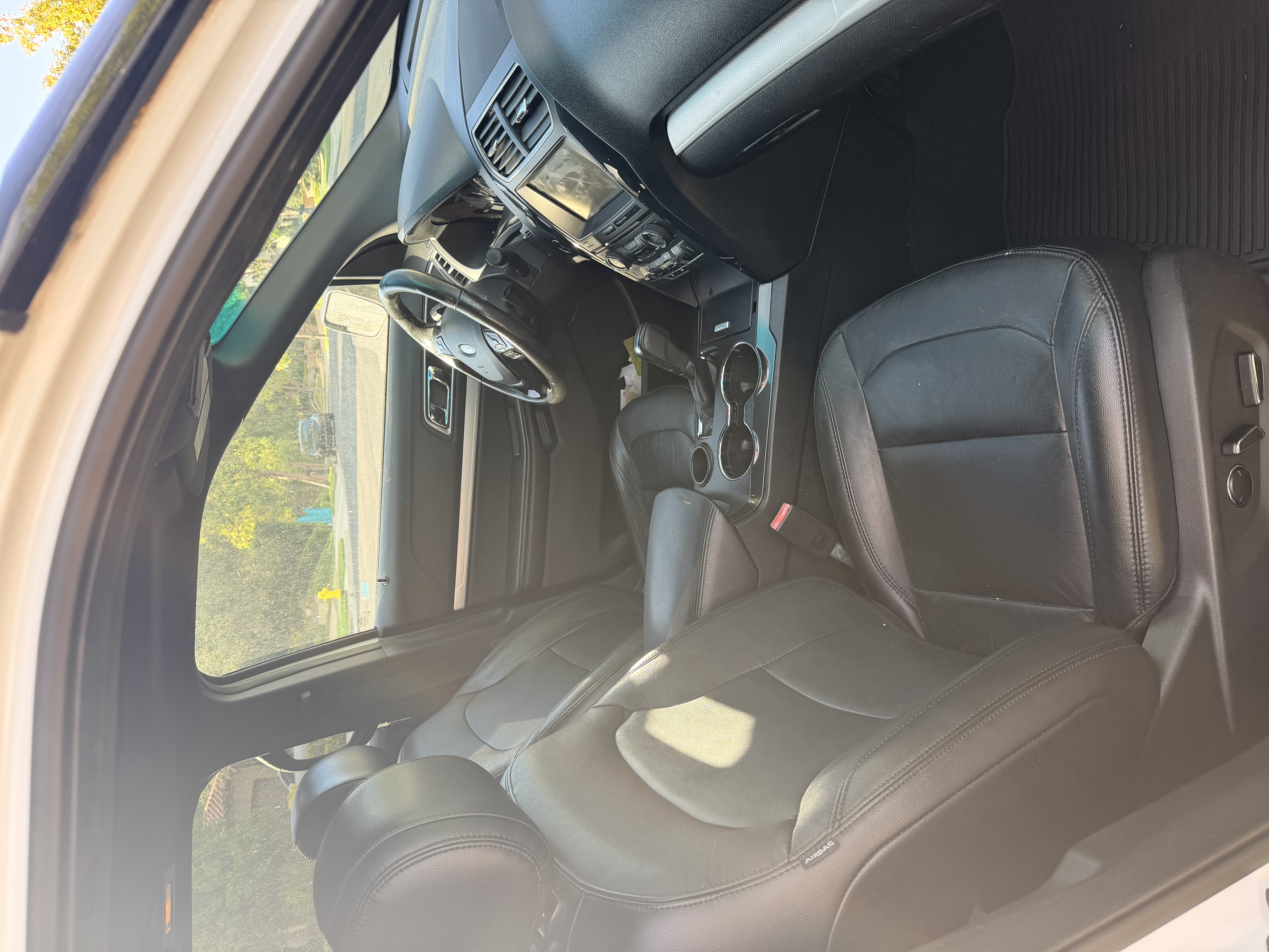 Used 2016 Ford Explorer XLT w/ Equipment Group 202A FWD image 4