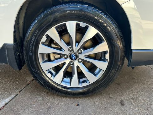 Used 2017 Subaru Outback 3.6R Touring w/ Popular Package #5A image 11