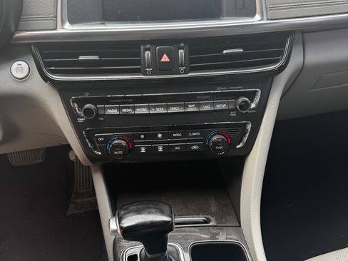 Used 2016 Kia Optima EX w/ Premium Package FWD image 9