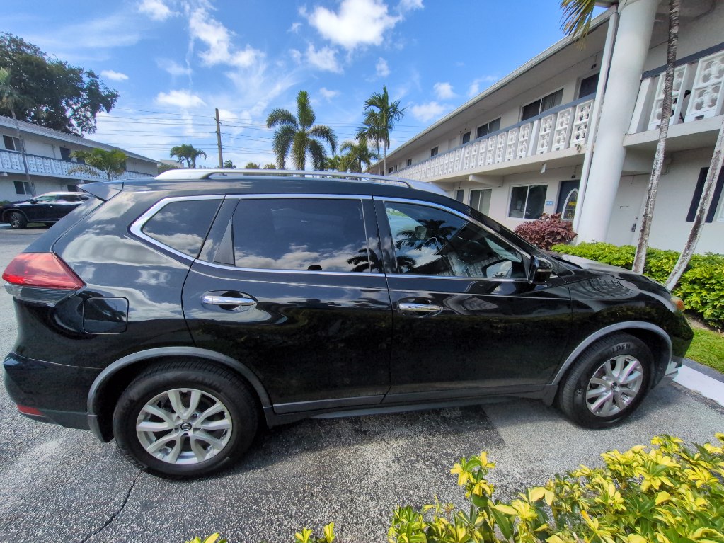 Used 2020 Nissan Rogue SV FWD image 4