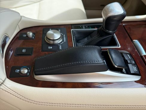 Used 2014 Lexus LS 460 AWD image 27