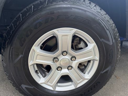 Used 2019 Jeep Wrangler Sport AWD/4WD image 14