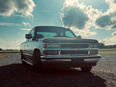 Used 1994 Chevrolet Silverado 1500 2WD Extended Cab image 1