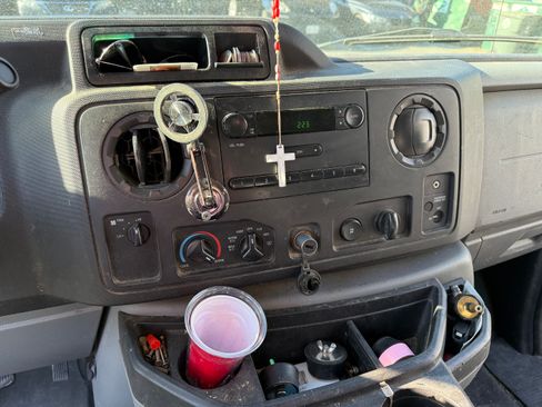 Used 2014 Ford E-250 and Econoline 250 w/ Power Group image 9