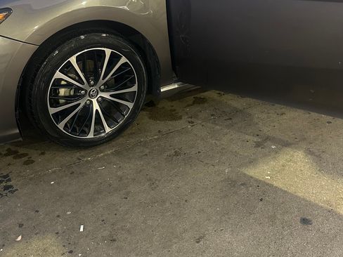 Used 2019 Toyota Camry SE image 18