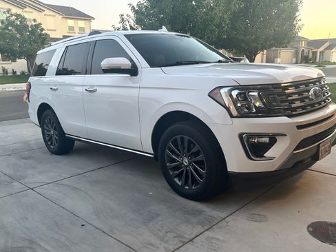 Used 2020 Ford Expedition Limited w/ Equipment Group 301A AWD/4WD image 2
