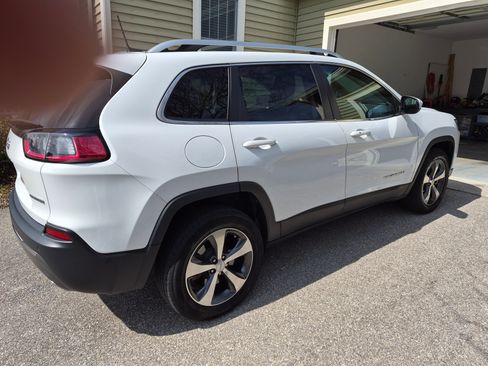 Used 2019 Jeep Cherokee Limited w/ Luxury Group image 5