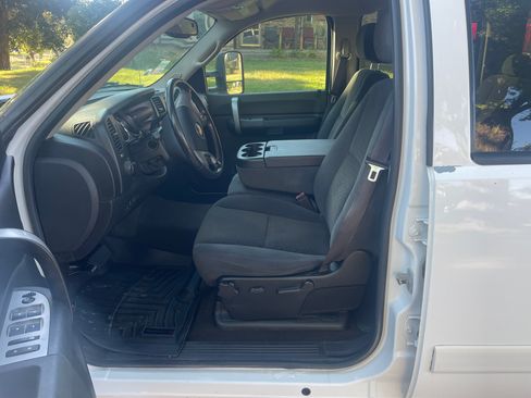 Used 2007 Chevrolet Silverado 2500 LT w/ 1LT Convenience Package image 2