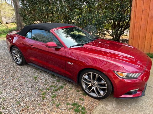 Used 2016 Ford Mustang GT Premium w/ Equipment Group 401A RWD image 4