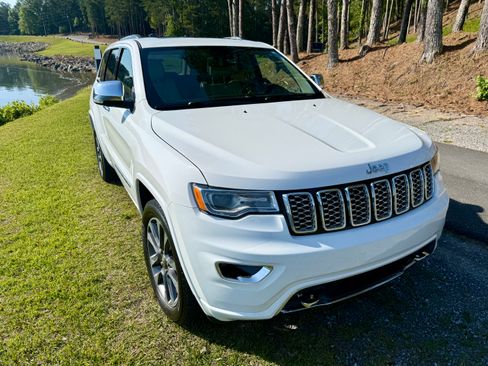 Used 2018 Jeep Grand Cherokee Overland RWD image 18
