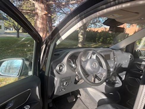 Used 2017 Mercedes-Benz Metris Passenger image 12