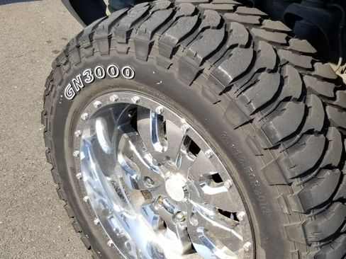 Used 2003 HUMMER H2 w/ Preferred Equipment Group image 21