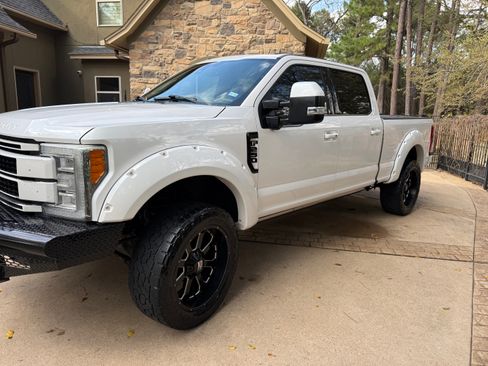 Used 2018 Ford F250 Platinum w/ Platinum Ultimate Package image 2