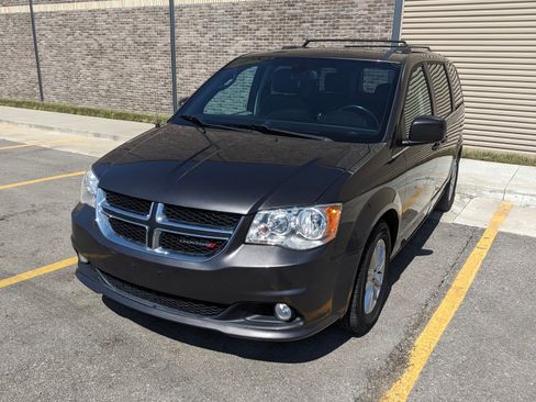 Used 2019 Dodge Grand Caravan SXT image 1