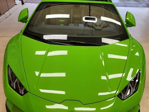 Used 2022 Lamborghini Huracan EVO image 1