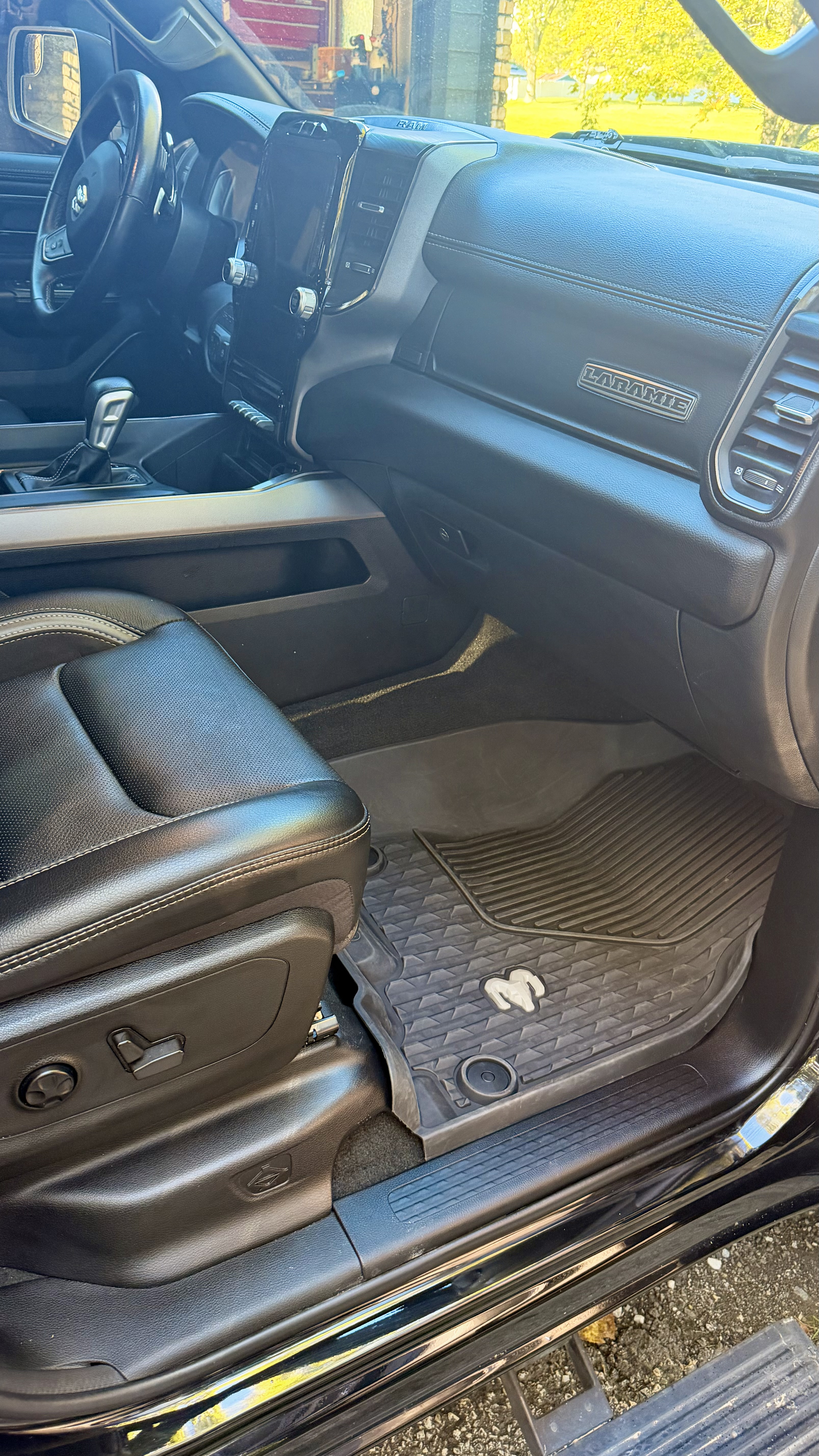 Used 2023 RAM 1500 Laramie AWD/4WD image 27