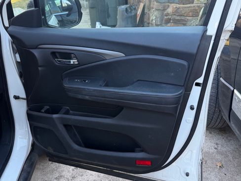 Used 2018 Honda Pilot LX image 5