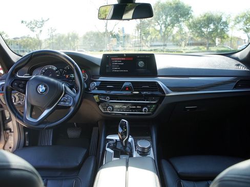 Used 2017 BMW 530i 530i Sedan 4D image 11