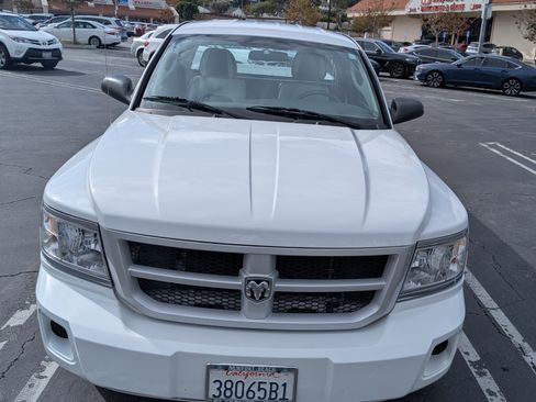 Used 2011 Dodge Dakota Big Horn image 2