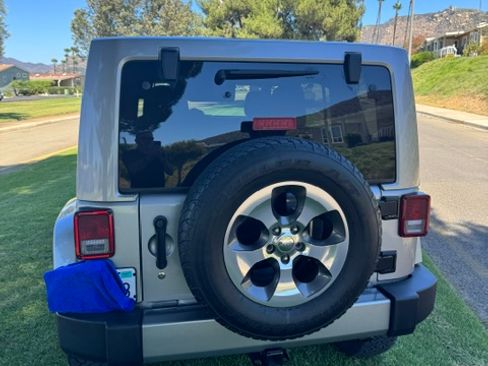 Used 2018 Jeep Wrangler Unlimited Sahara w/ Connectivity Group AWD/4WD image 4