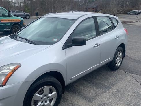 Used 2015 Nissan Rogue S image 2