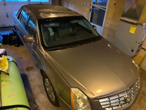Used 2006 Cadillac DTS w/ Trunk Convenience Package image 16