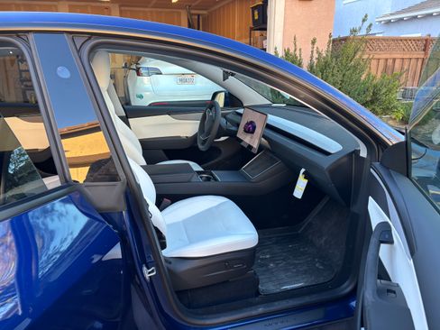 Used 2026 Tesla Model Y Long Range image 16