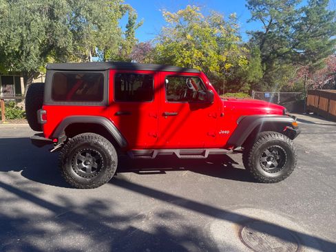 Used 2018 Jeep Wrangler Unlimited Sport S image 15
