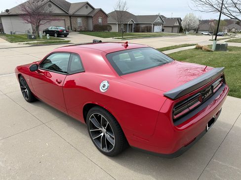 Used 2016 Dodge Challenger R/T Scat Pack w/ Leather Interior Group RWD image 2