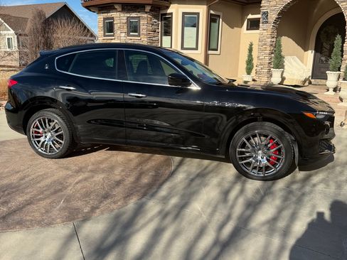 Used 2017 Maserati Levante S image 5