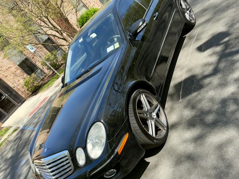 Used 2009 Mercedes-Benz E 350 4MATIC Sedan image 5
